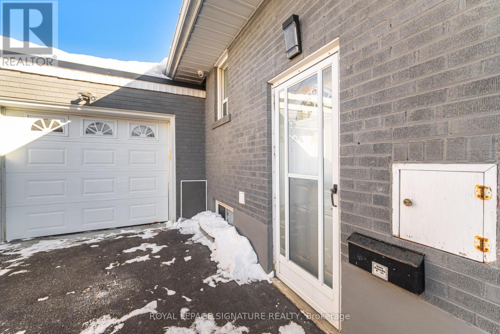 19 Rangoon Road, Toronto (Eringate-Centennial-West Deane), Ontario  M9C 4N5 - Photo 19 - W12756038