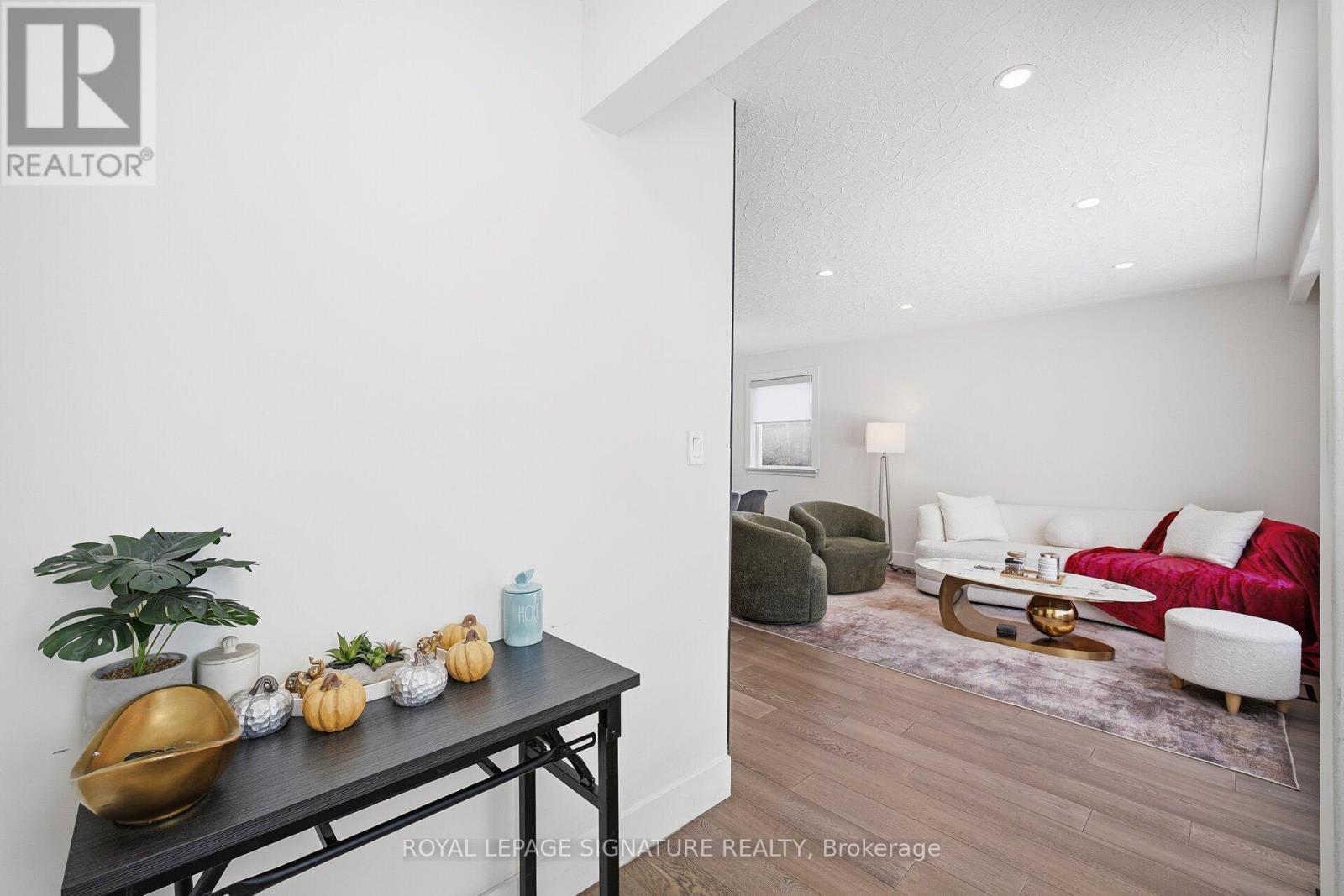 19 Rangoon Road, Toronto (Eringate-Centennial-West Deane), Ontario  M9C 4N5 - Photo 3 - W12756038