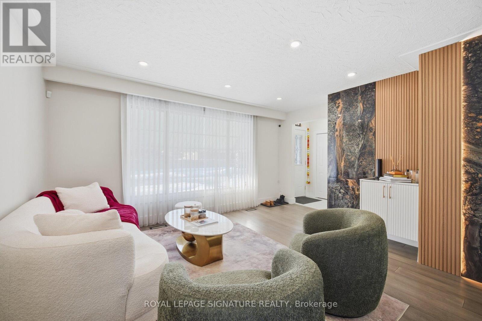 19 Rangoon Road, Toronto (Eringate-Centennial-West Deane), Ontario  M9C 4N5 - Photo 5 - W12756038