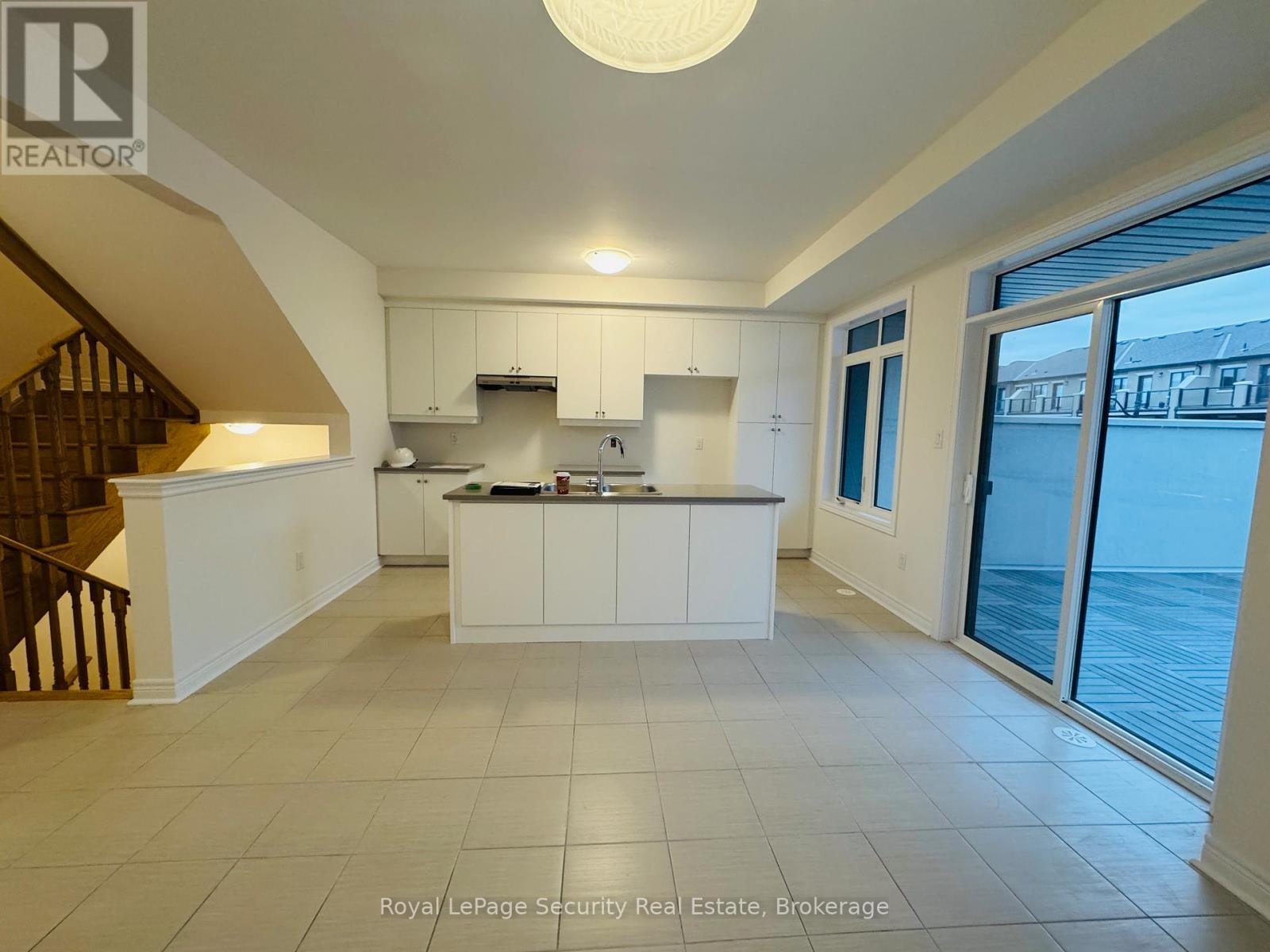 94 Grassbank Road, Brampton, Ontario  L6R 4E6 - Photo 10 - W12756044