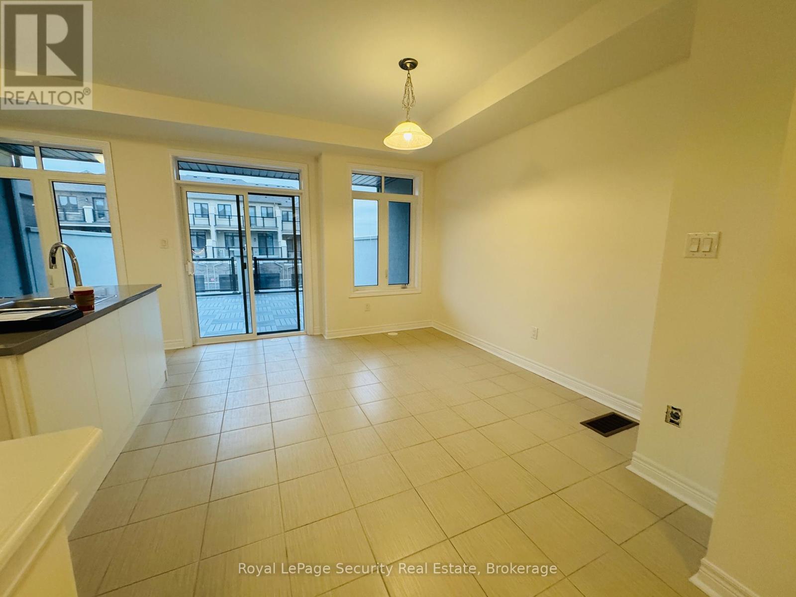 94 Grassbank Road, Brampton, Ontario  L6R 4E6 - Photo 8 - W12756044