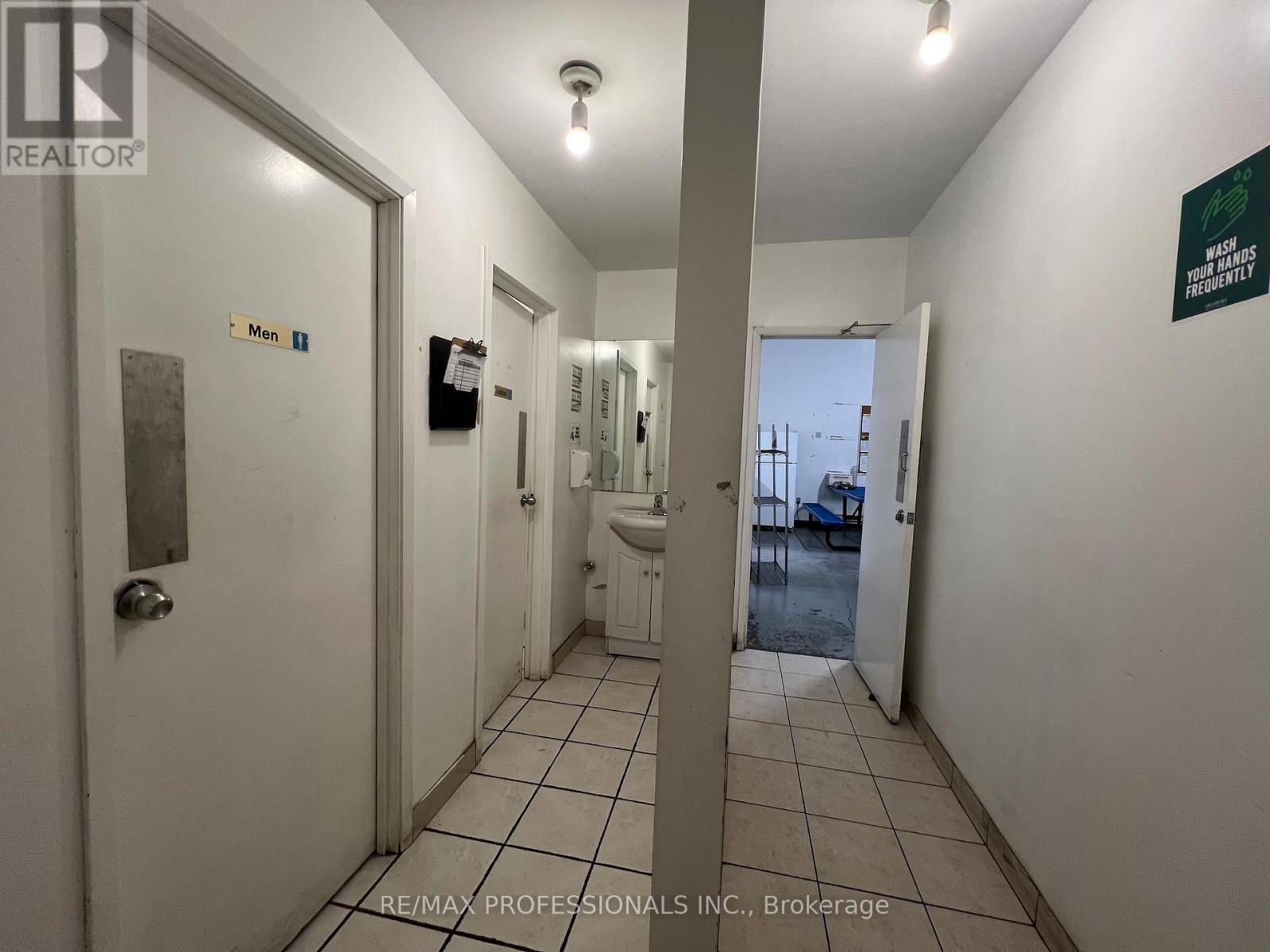 A - 130 North Queen Street, Toronto, Ontario  M8Z 2E4 - Photo 16 - W12756062