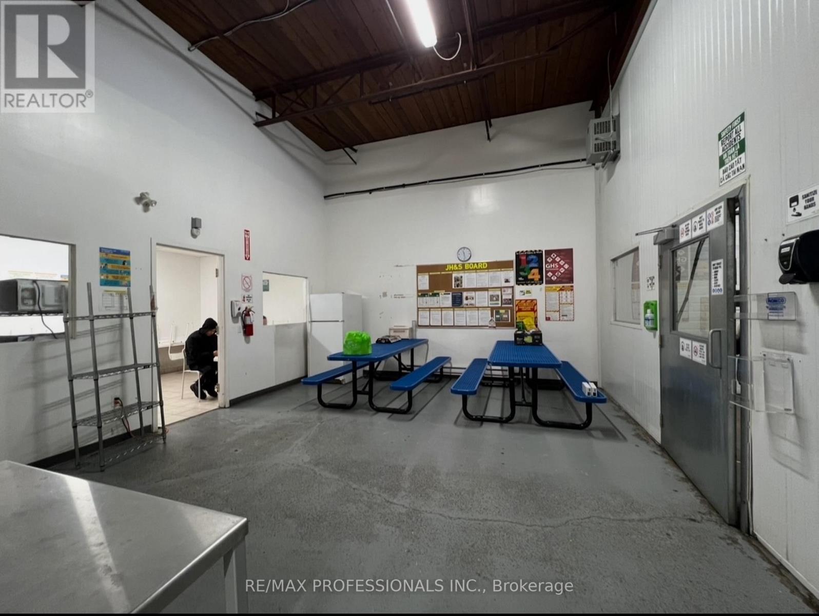 A - 130 North Queen Street, Toronto, Ontario  M8Z 2E4 - Photo 31 - W12756062