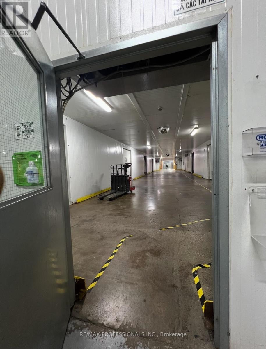 A - 130 North Queen Street, Toronto, Ontario  M8Z 2E4 - Photo 32 - W12756062