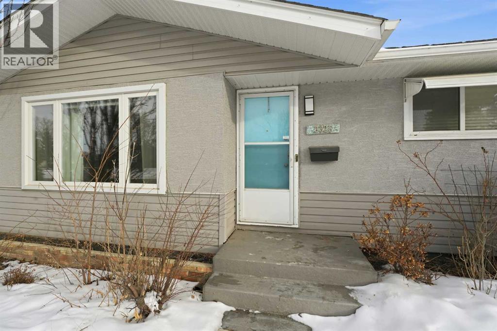 3325 43 Avenue, Red Deer, Alberta  T4N 3B2 - Photo 4 - A2283515