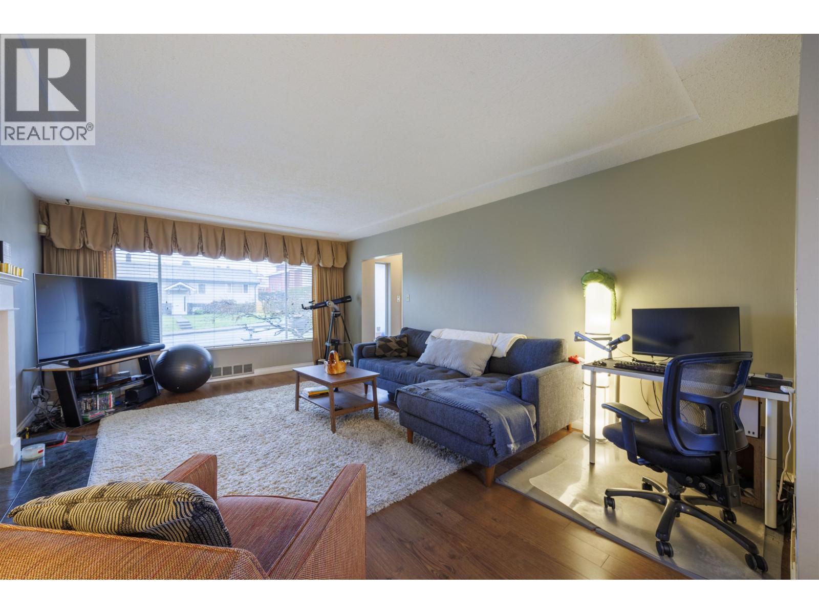 6524 Charles Street, Burnaby, British Columbia  V5B 2H1 - Photo 4 - R3086447