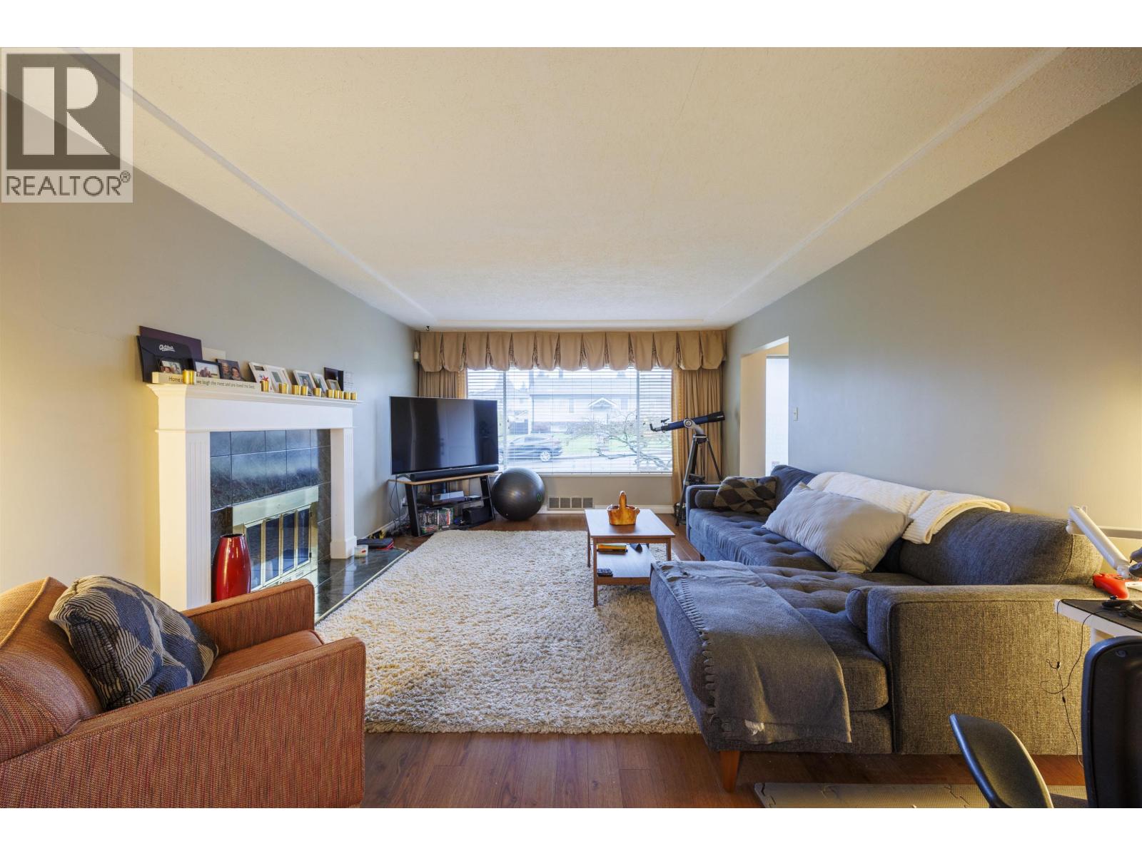 6524 Charles Street, Burnaby, British Columbia  V5B 2H1 - Photo 3 - R3086447