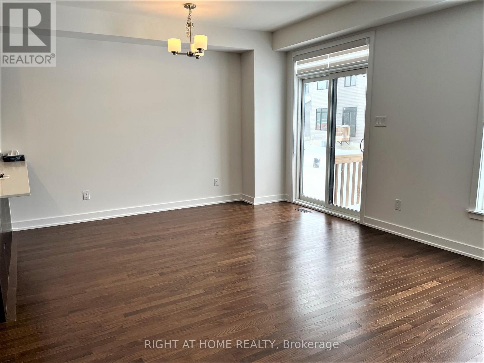 2061 Allegrini Terrace, Ottawa, Ontario  K2S 2S1 - Photo 11 - X12756084