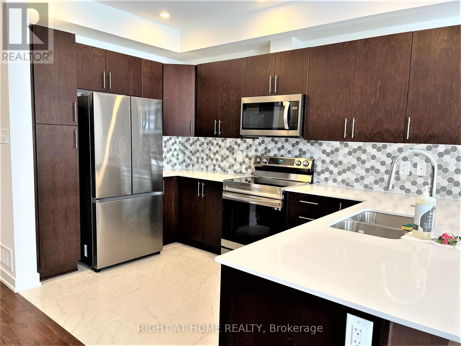 2061 Allegrini Terrace, Ottawa, Ontario  K2S 2S1 - Photo 16 - X12756084