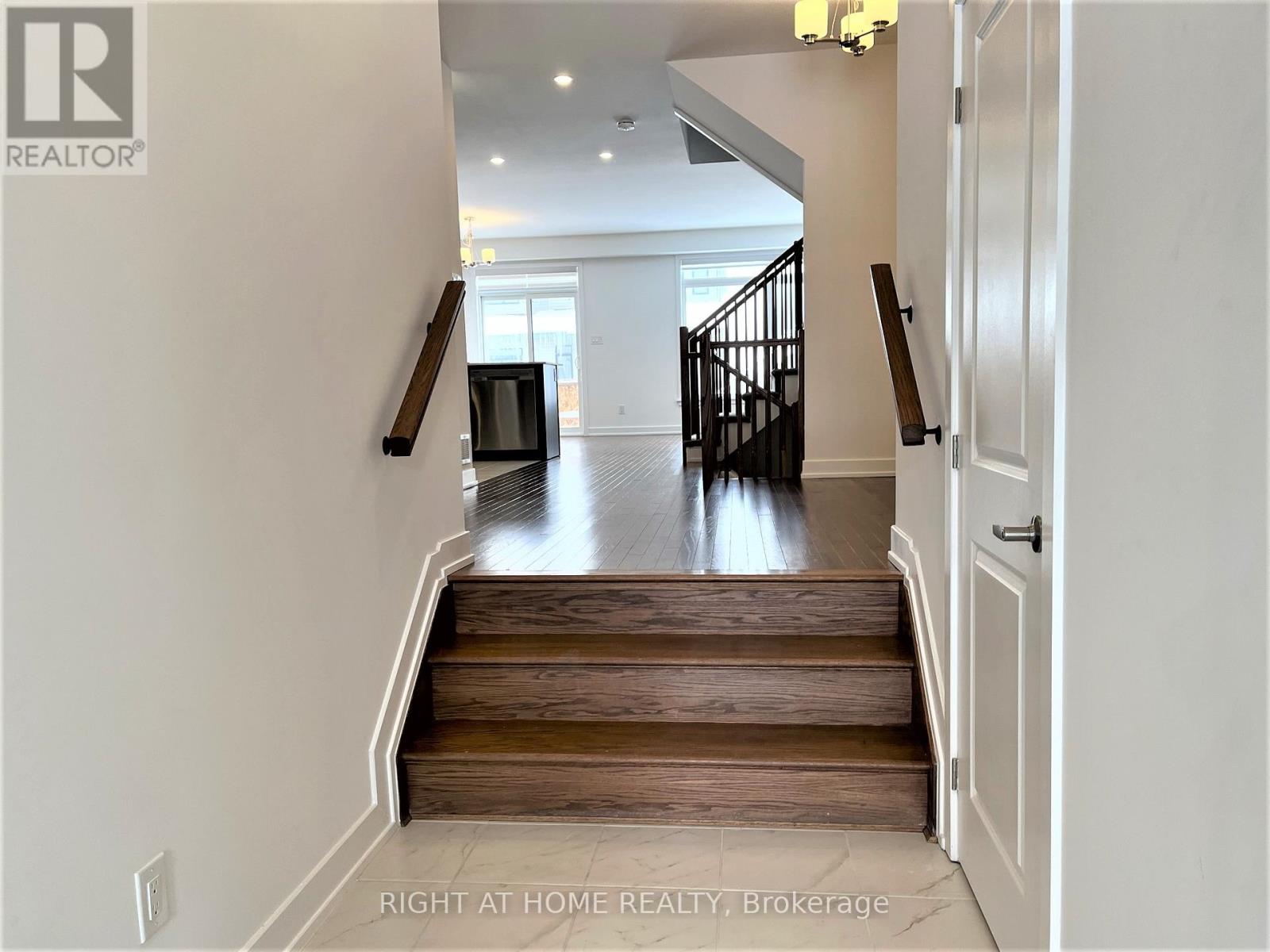 2061 Allegrini Terrace, Ottawa, Ontario  K2S 2S1 - Photo 3 - X12756084