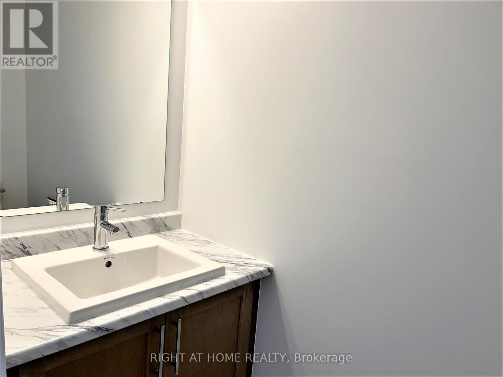 2061 Allegrini Terrace, Ottawa, Ontario  K2S 2S1 - Photo 4 - X12756084