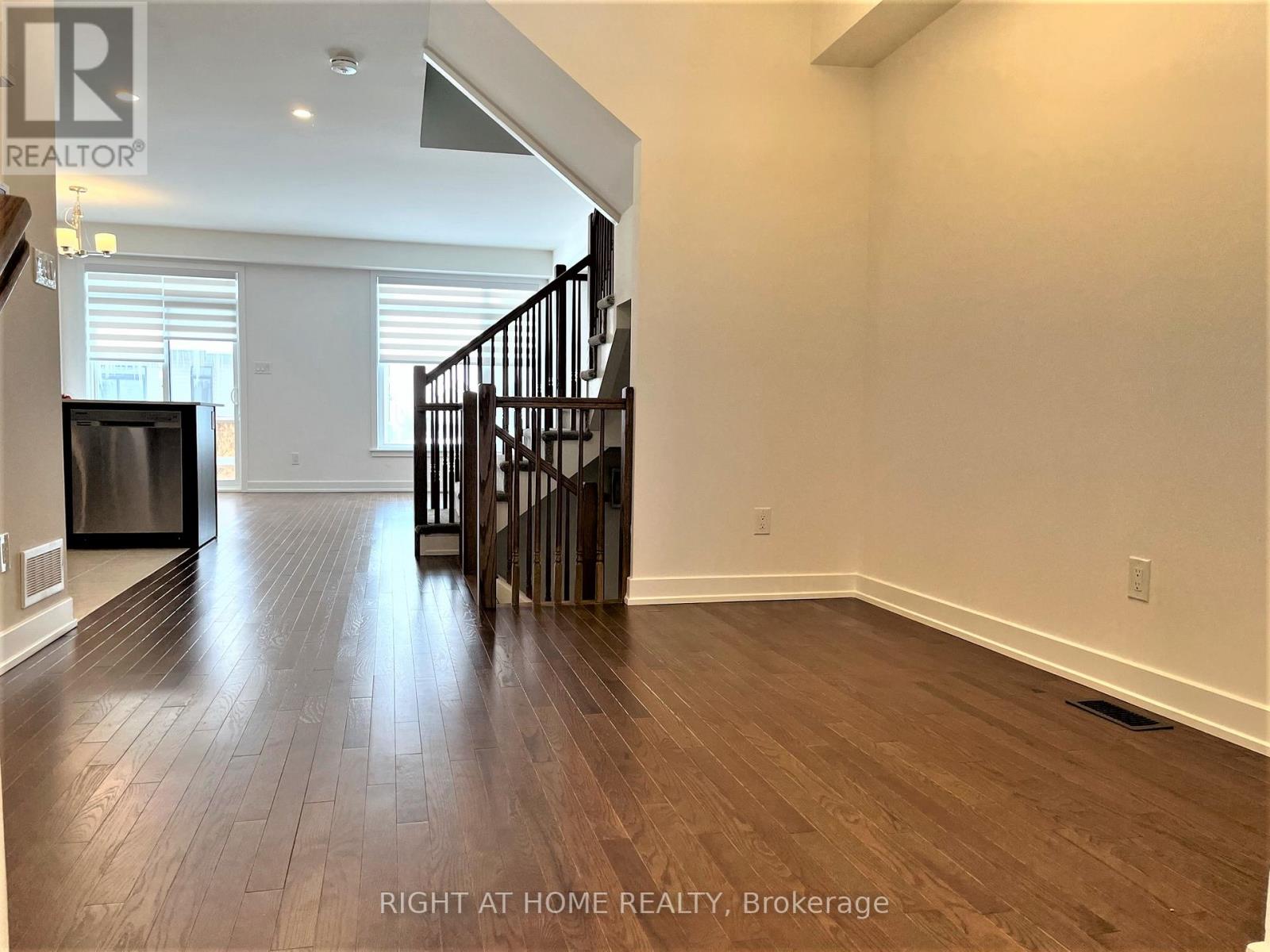 2061 Allegrini Terrace, Ottawa, Ontario  K2S 2S1 - Photo 5 - X12756084