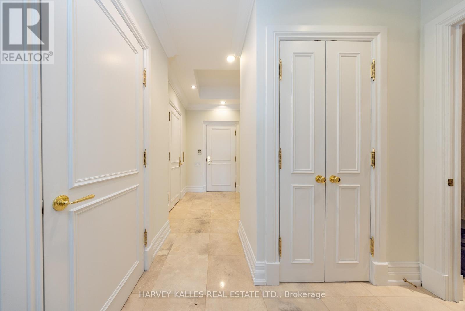 #5b - 2 Chedington Place, Toronto, Ontario  M4N 3R5 - Photo 3 - C12749474