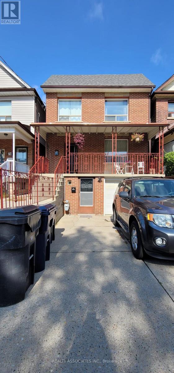 LOWER - 72 AUBURN AVENUE, Toronto, Ontario