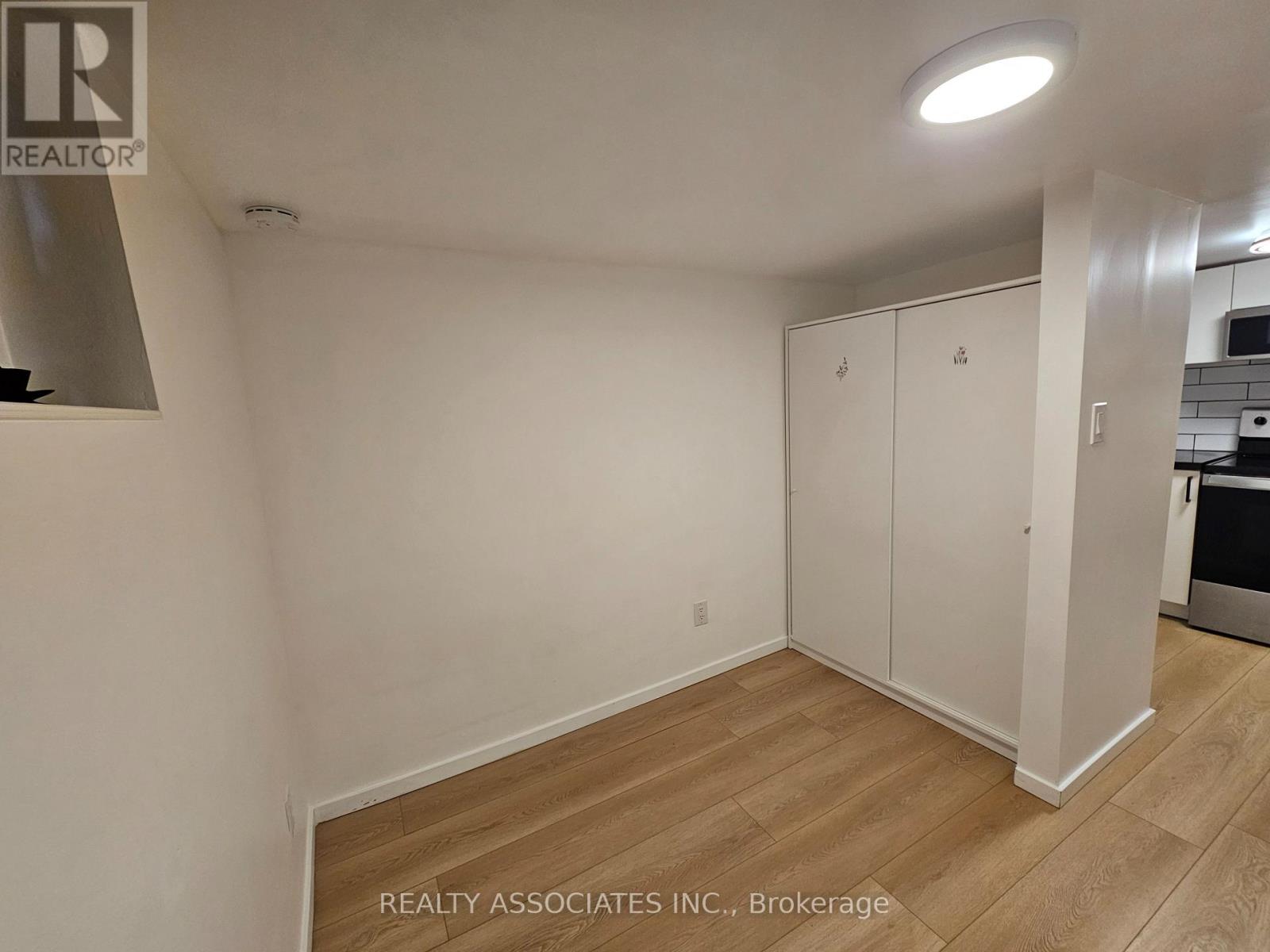 Lower - 72 Auburn Avenue, Toronto, Ontario  M6H 2L9 - Photo 11 - W12756056