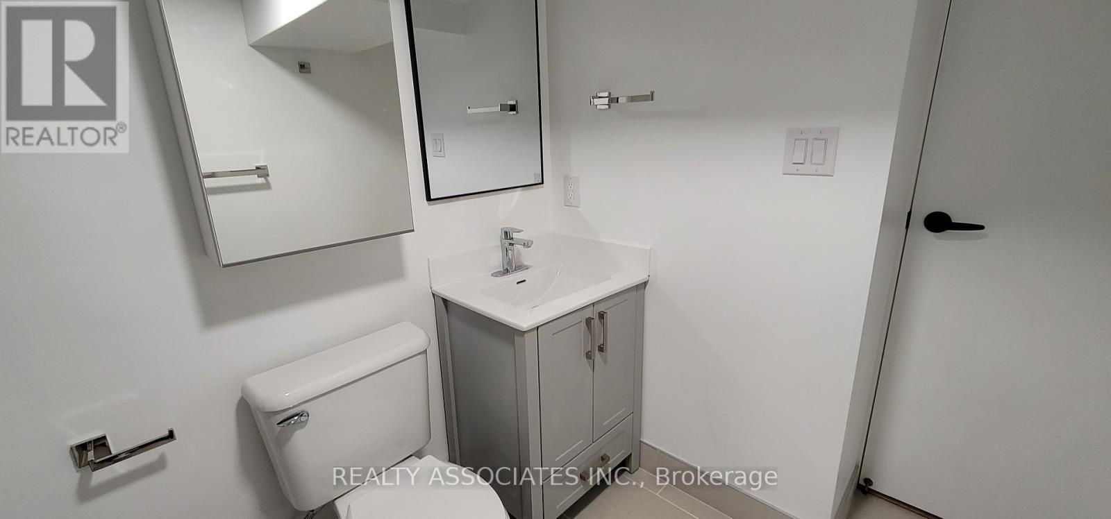 Lower - 72 Auburn Avenue, Toronto, Ontario  M6H 2L9 - Photo 17 - W12756056