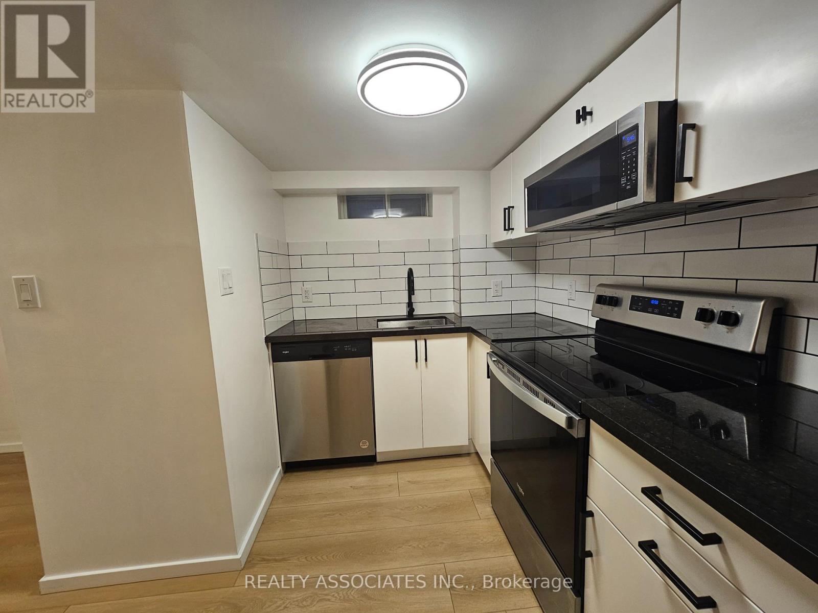 Lower - 72 Auburn Avenue, Toronto, Ontario  M6H 2L9 - Photo 10 - W12756056