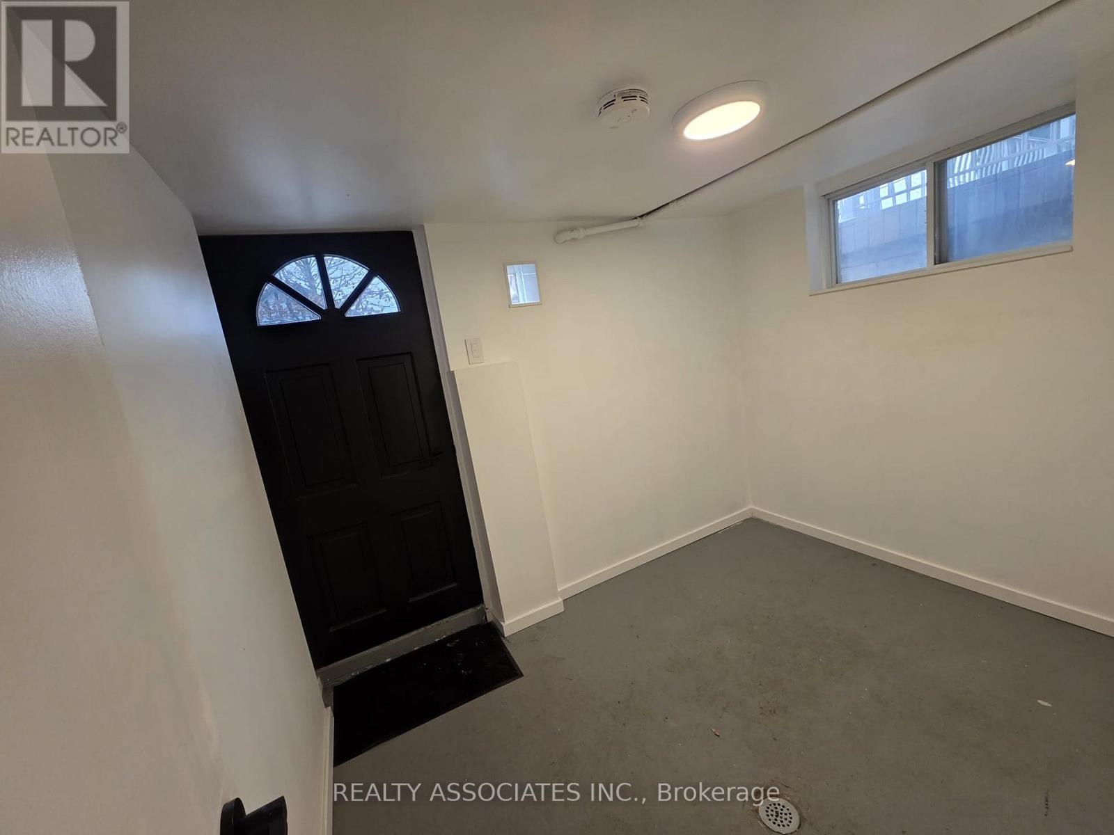 Lower - 72 Auburn Avenue, Toronto, Ontario  M6H 2L9 - Photo 3 - W12756056