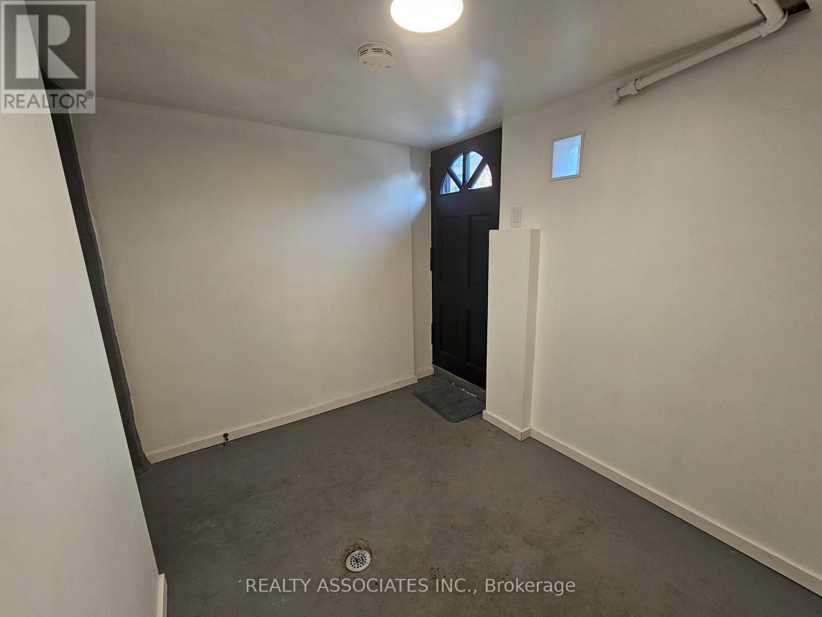 Lower - 72 Auburn Avenue, Toronto, Ontario  M6H 2L9 - Photo 4 - W12756056