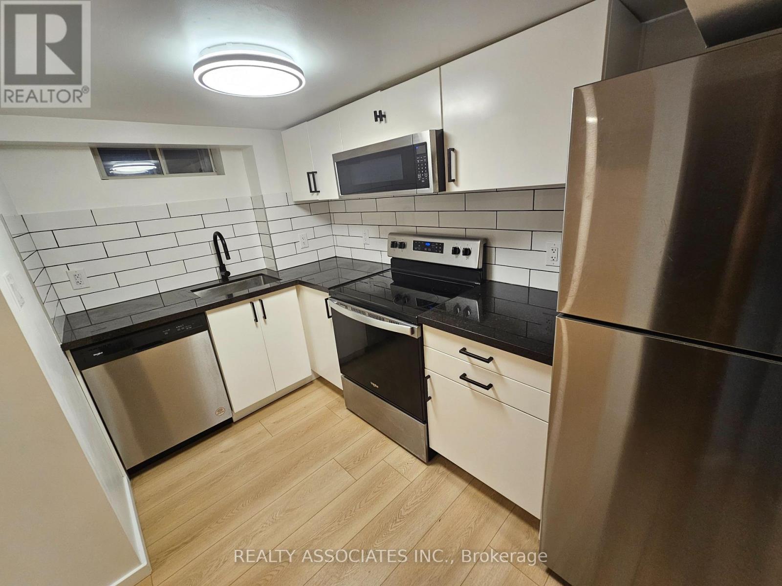 Lower - 72 Auburn Avenue, Toronto, Ontario  M6H 2L9 - Photo 9 - W12756056