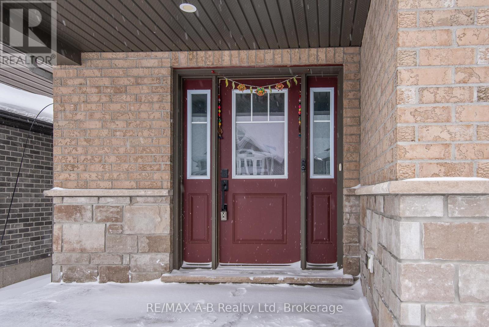 31 Davidson Drive, Stratford, Ontario  N5A 0J5 - Photo 3 - X12639146