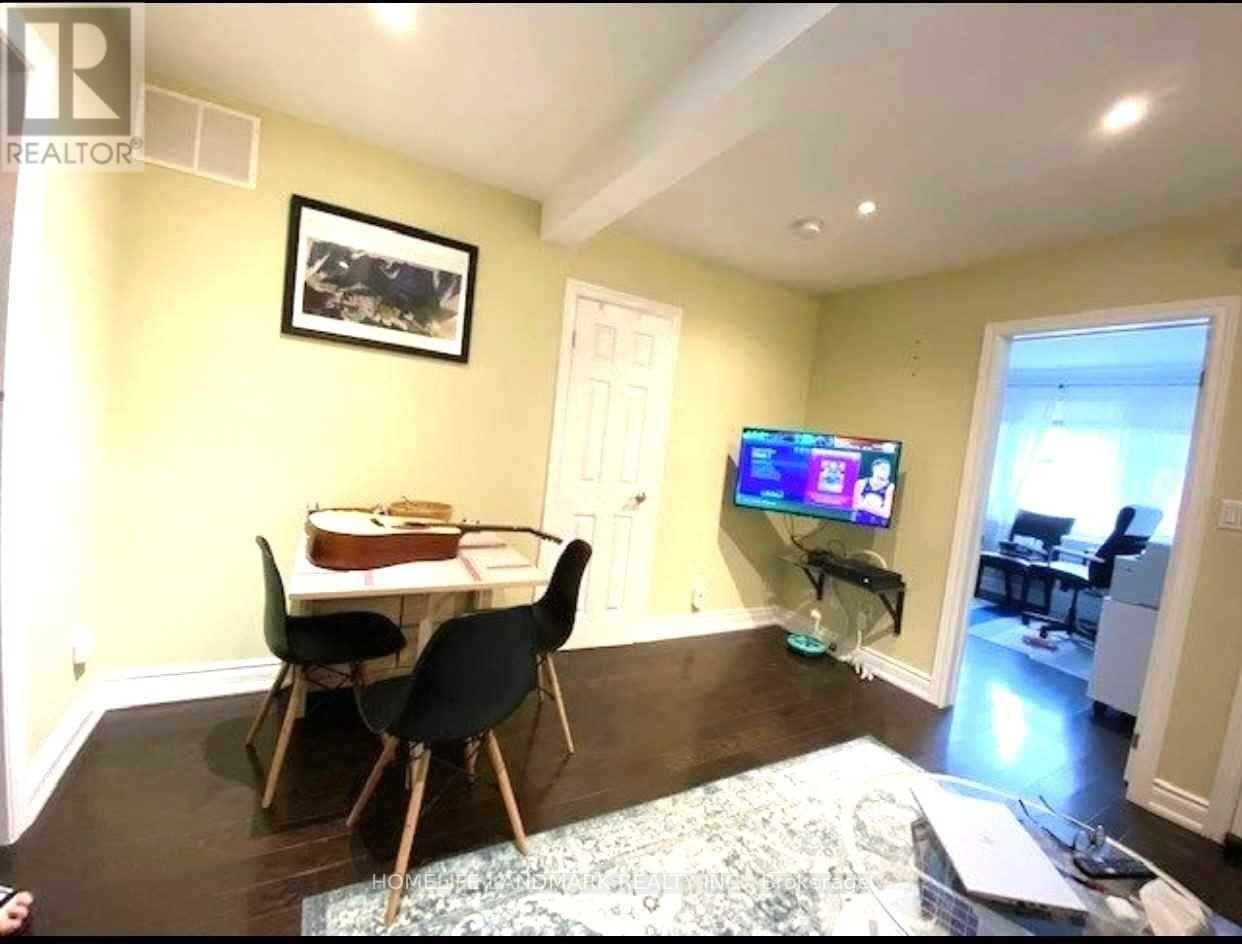 Main - 57 Glenside Avenue, Toronto, Ontario  M4L 2T6 - Photo 4 - E12756088