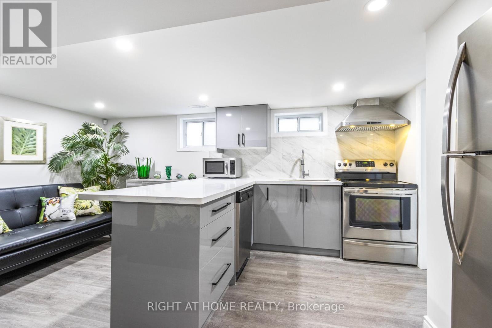 735 Srigley Street, Newmarket, Ontario  L3Y 1X6 - Photo 21 - N12756068