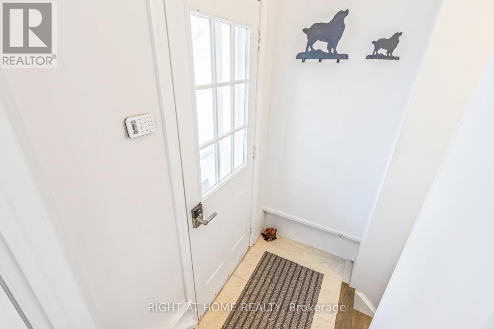 735 Srigley Street, Newmarket, Ontario  L3Y 1X6 - Photo 9 - N12756068