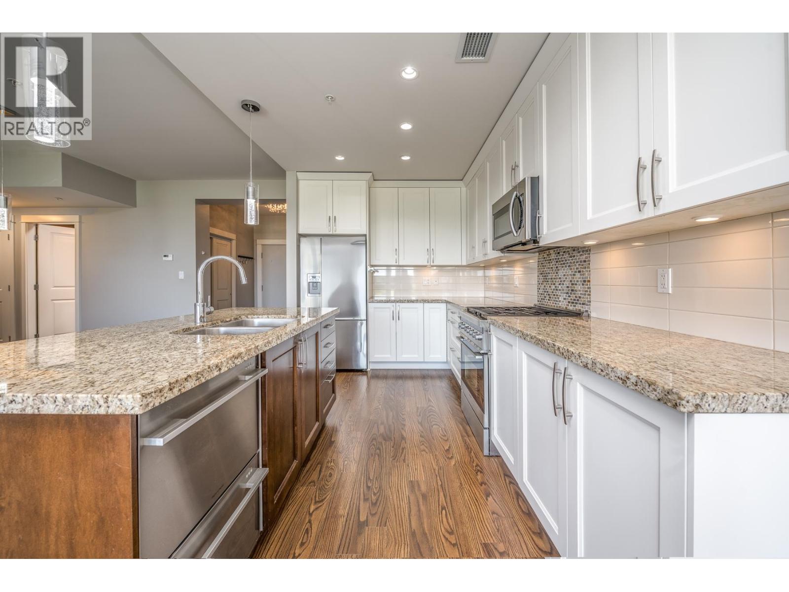 210 5099 Springs Boulevard, Abbotsford, British Columbia  V4M 0A2 - Photo 11 - R3085688