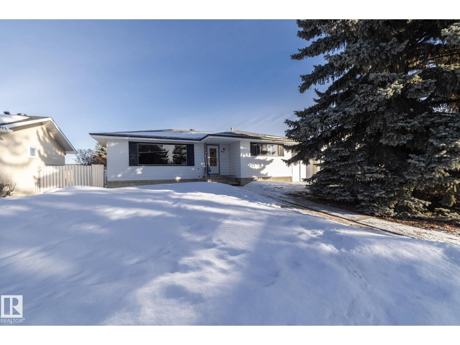 9020 152 Av Nw, Edmonton, Alberta  T5E 2R7 - Photo 2 - E4472121