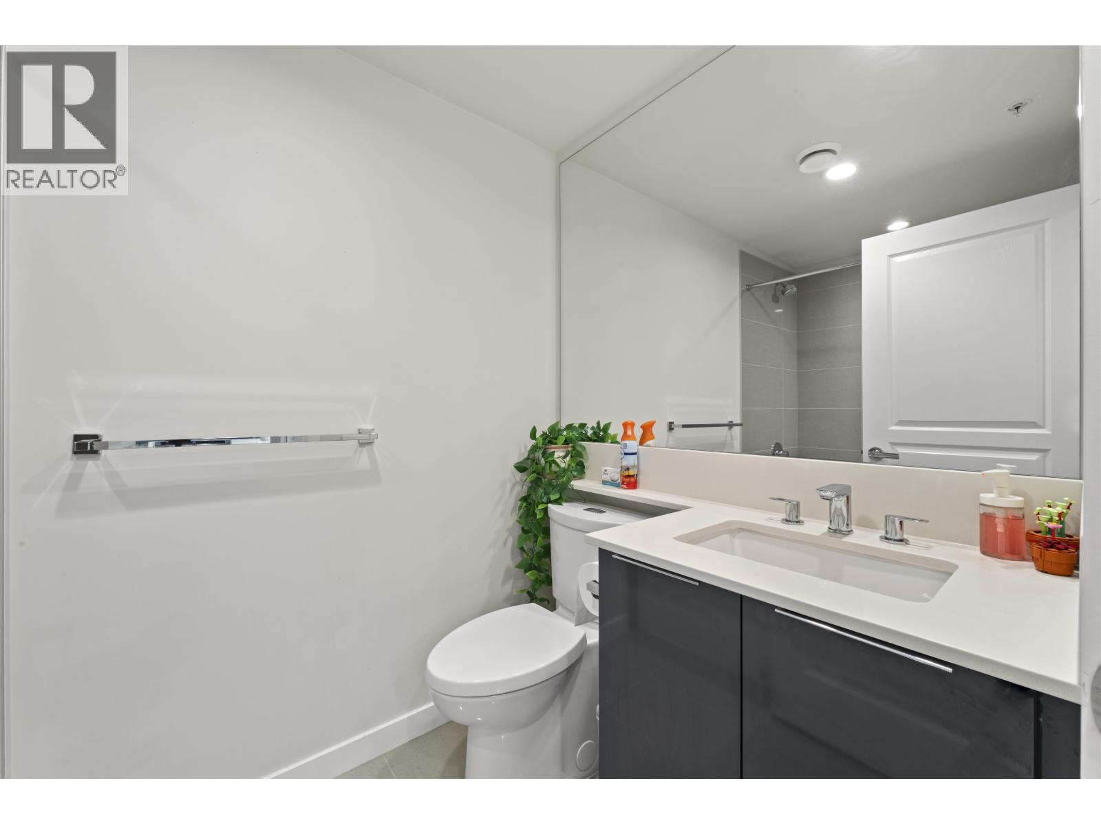 1605 3096 Windsor Gate, Coquitlam, British Columbia  V3B 0P4 - Photo 13 - R3086420