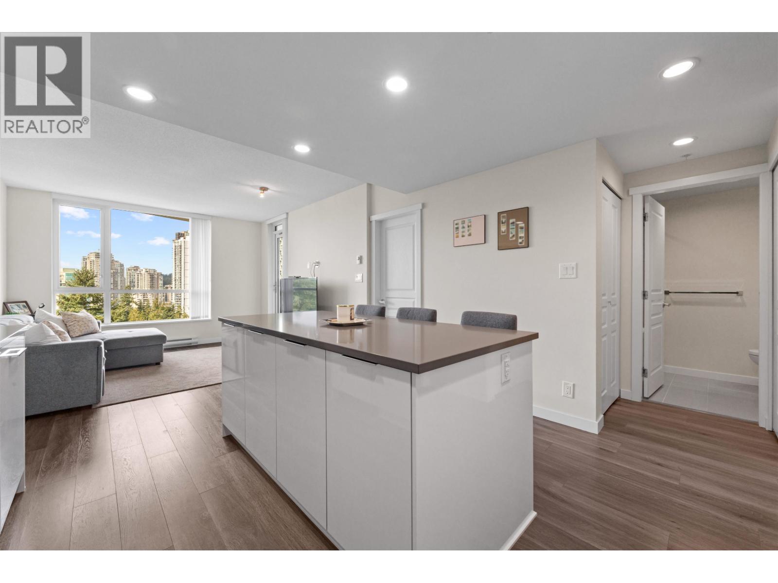 1605 3096 Windsor Gate, Coquitlam, British Columbia  V3B 0P4 - Photo 5 - R3086420