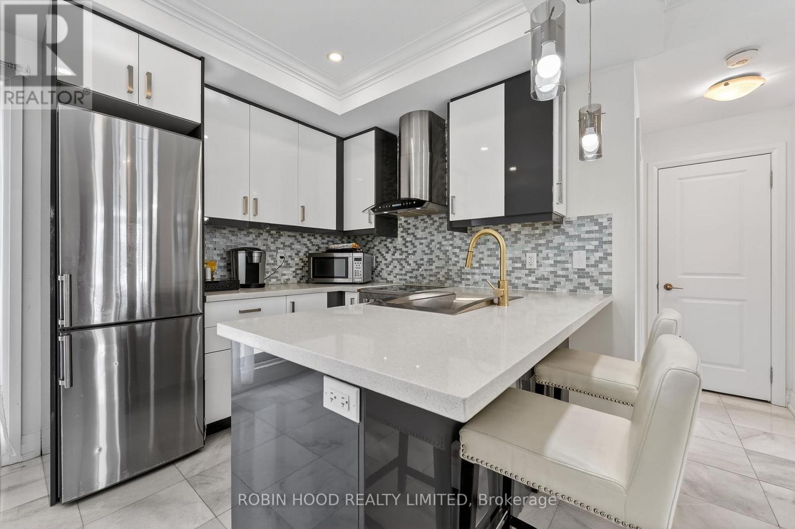 Suite 8 - 3071 Cawthra Road, Mississauga (Applewood), Ontario  L5A 2X4 - Photo 11 - W12756086