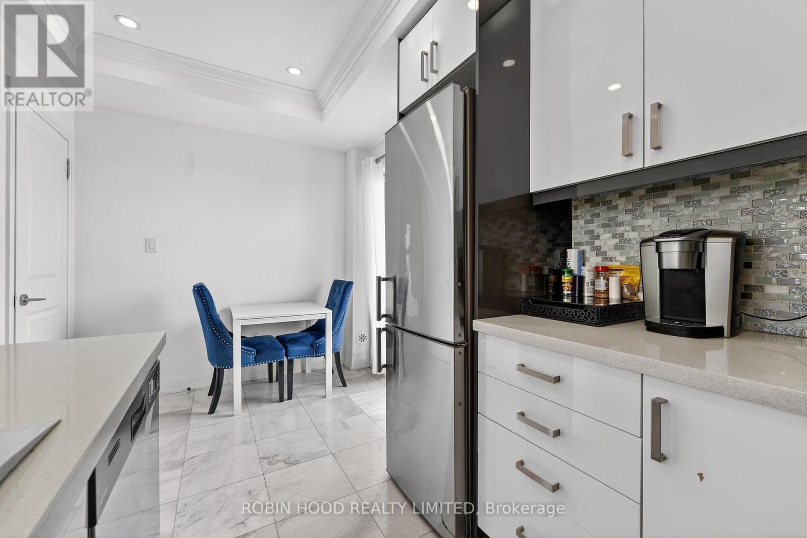 Suite 8 - 3071 Cawthra Road, Mississauga (Applewood), Ontario  L5A 2X4 - Photo 13 - W12756086