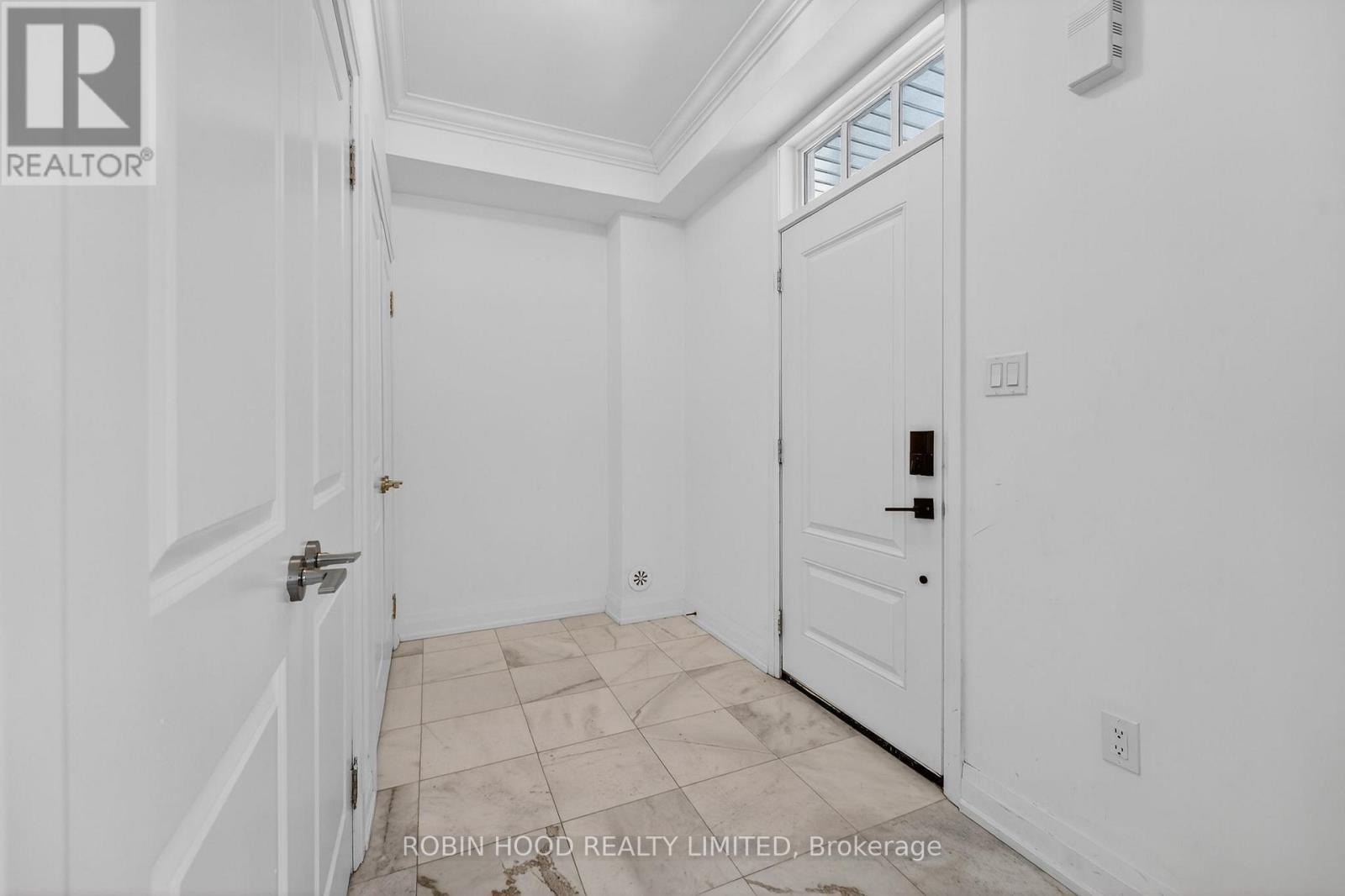 Suite 8 - 3071 Cawthra Road, Mississauga (Applewood), Ontario  L5A 2X4 - Photo 2 - W12756086