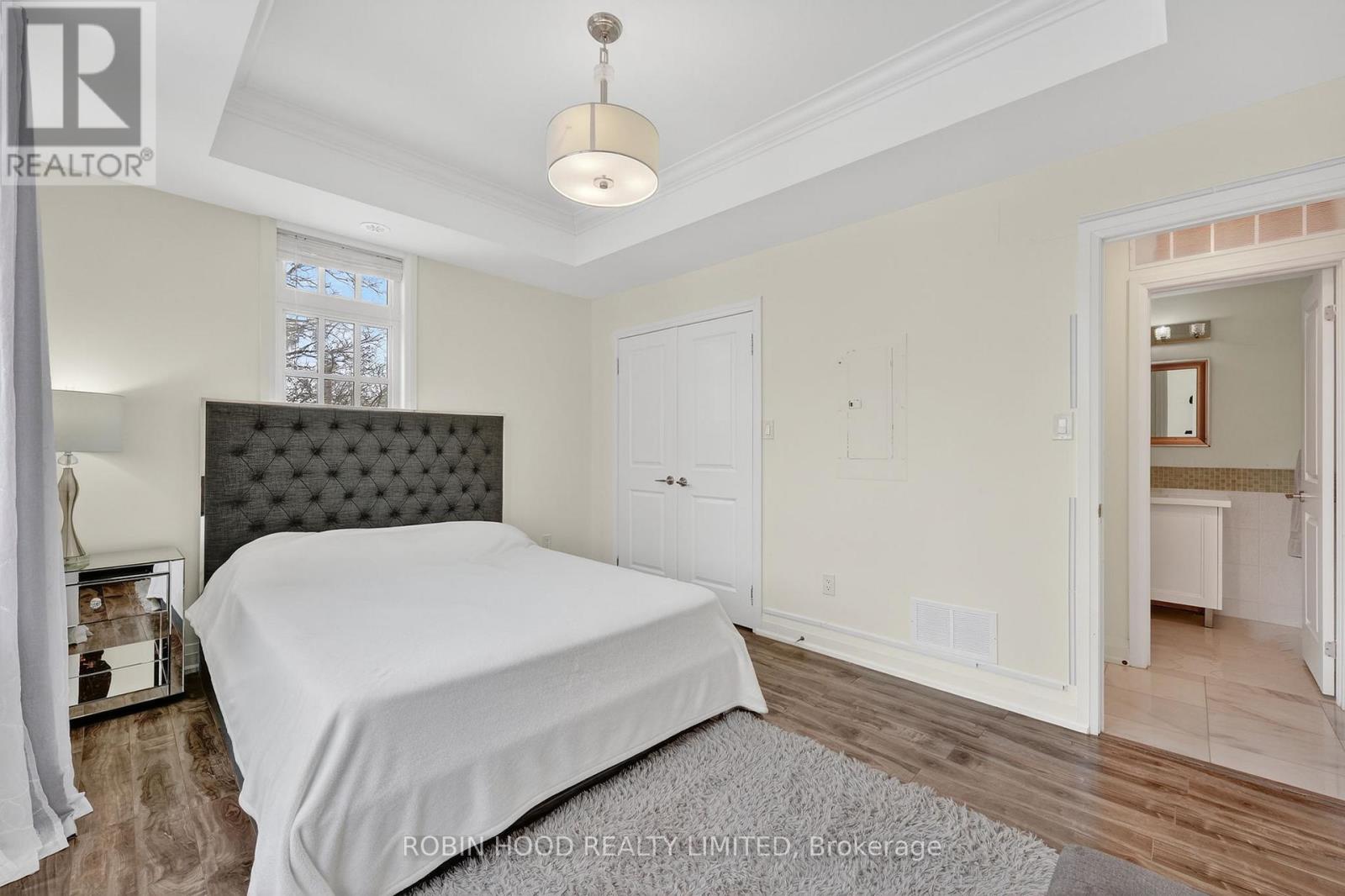 Suite 8 - 3071 Cawthra Road, Mississauga (Applewood), Ontario  L5A 2X4 - Photo 4 - W12756086