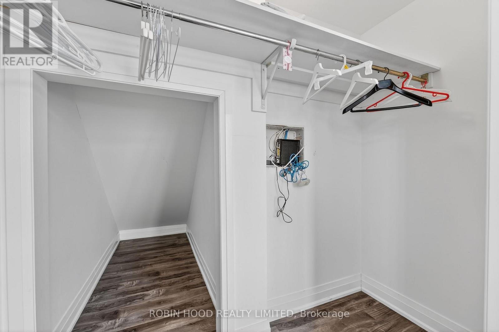 Suite 8 - 3071 Cawthra Road, Mississauga (Applewood), Ontario  L5A 2X4 - Photo 5 - W12756086