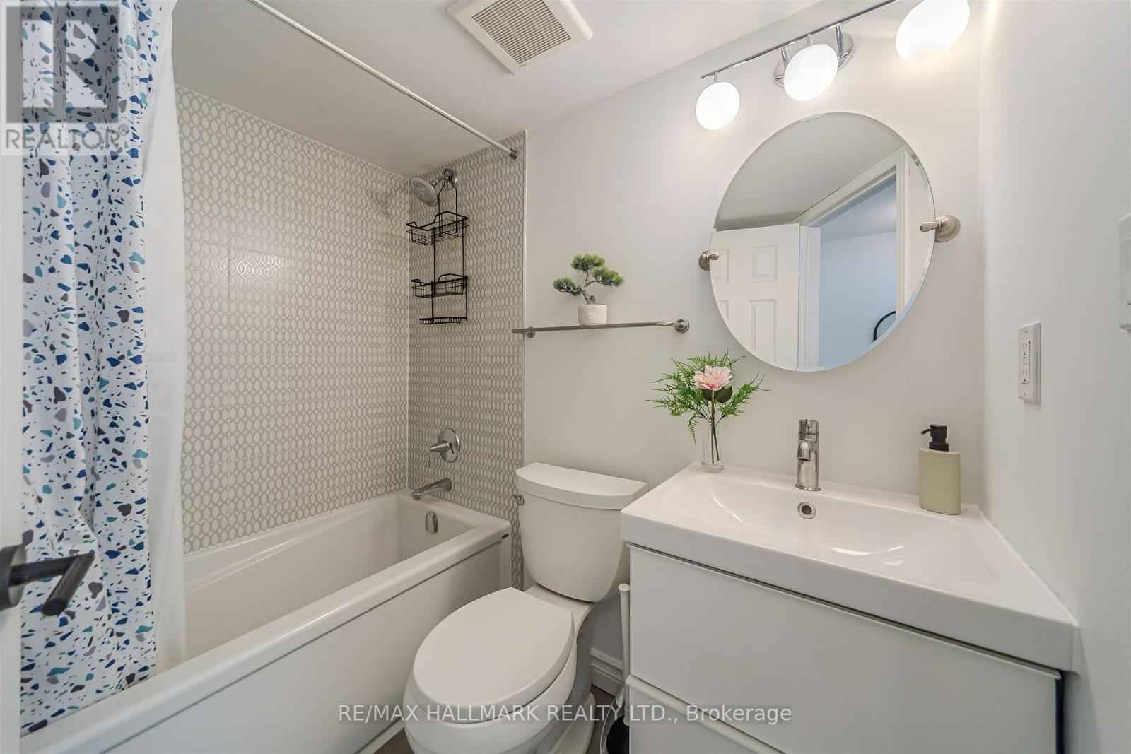 101 - 10 Turntable Crescent, Toronto, Ontario M6H 4K9 - Photo 27 - W12756098