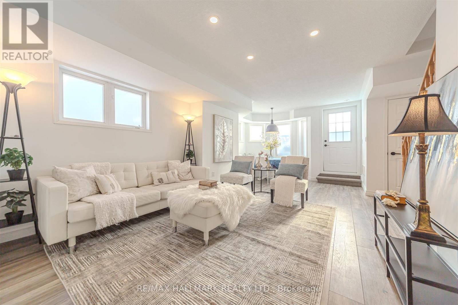 101 - 10 Turntable Crescent, Toronto, Ontario M6H 4K9 - Photo 3 - W12756098