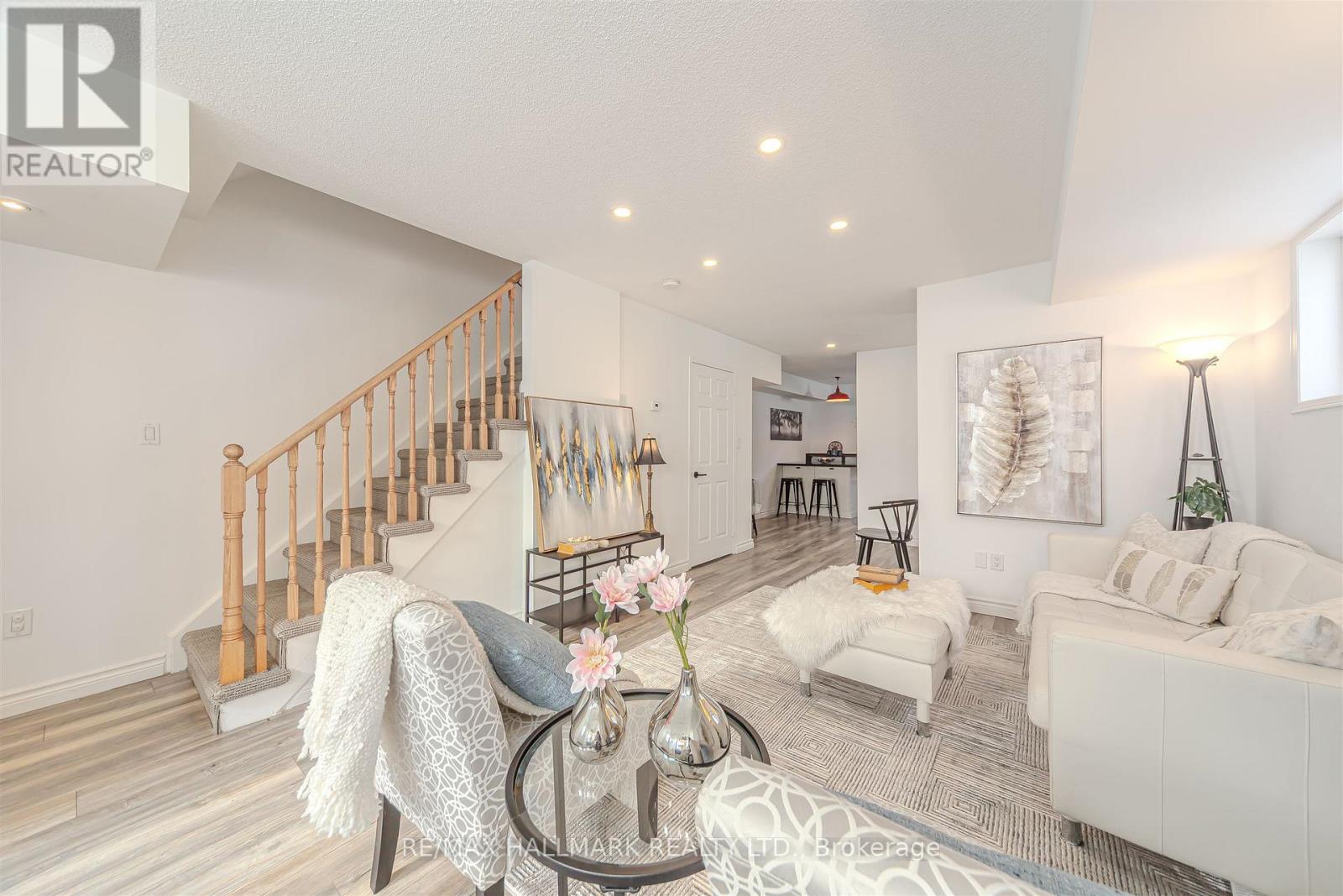 101 - 10 Turntable Crescent, Toronto, Ontario M6H 4K9 - Photo 9 - W12756098