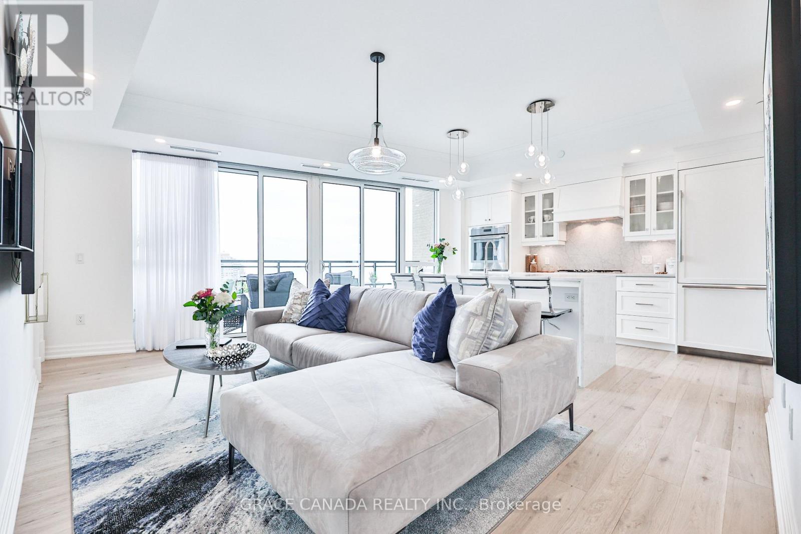 704 - 2060 Lakeshore Road, Burlington (Brant), Ontario  L7R 0G2 - Photo 3 - W12755930