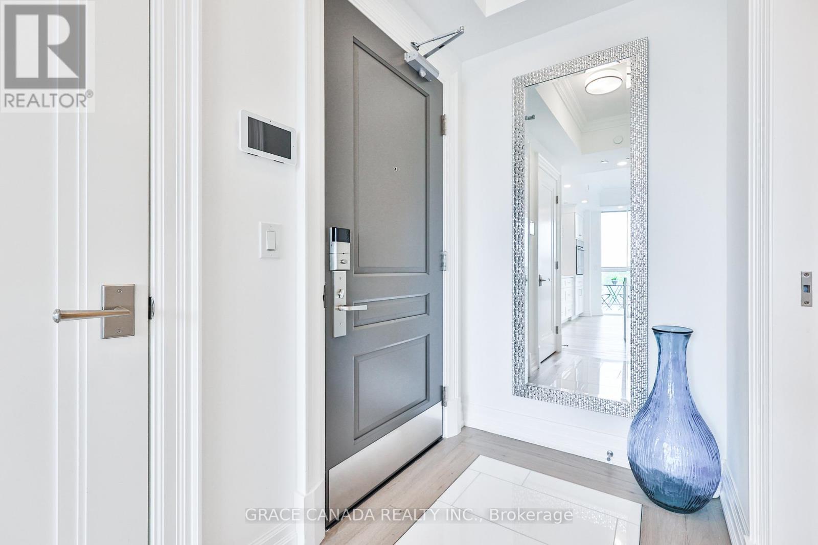 704 - 2060 Lakeshore Road, Burlington (Brant), Ontario  L7R 0G2 - Photo 2 - W12755930