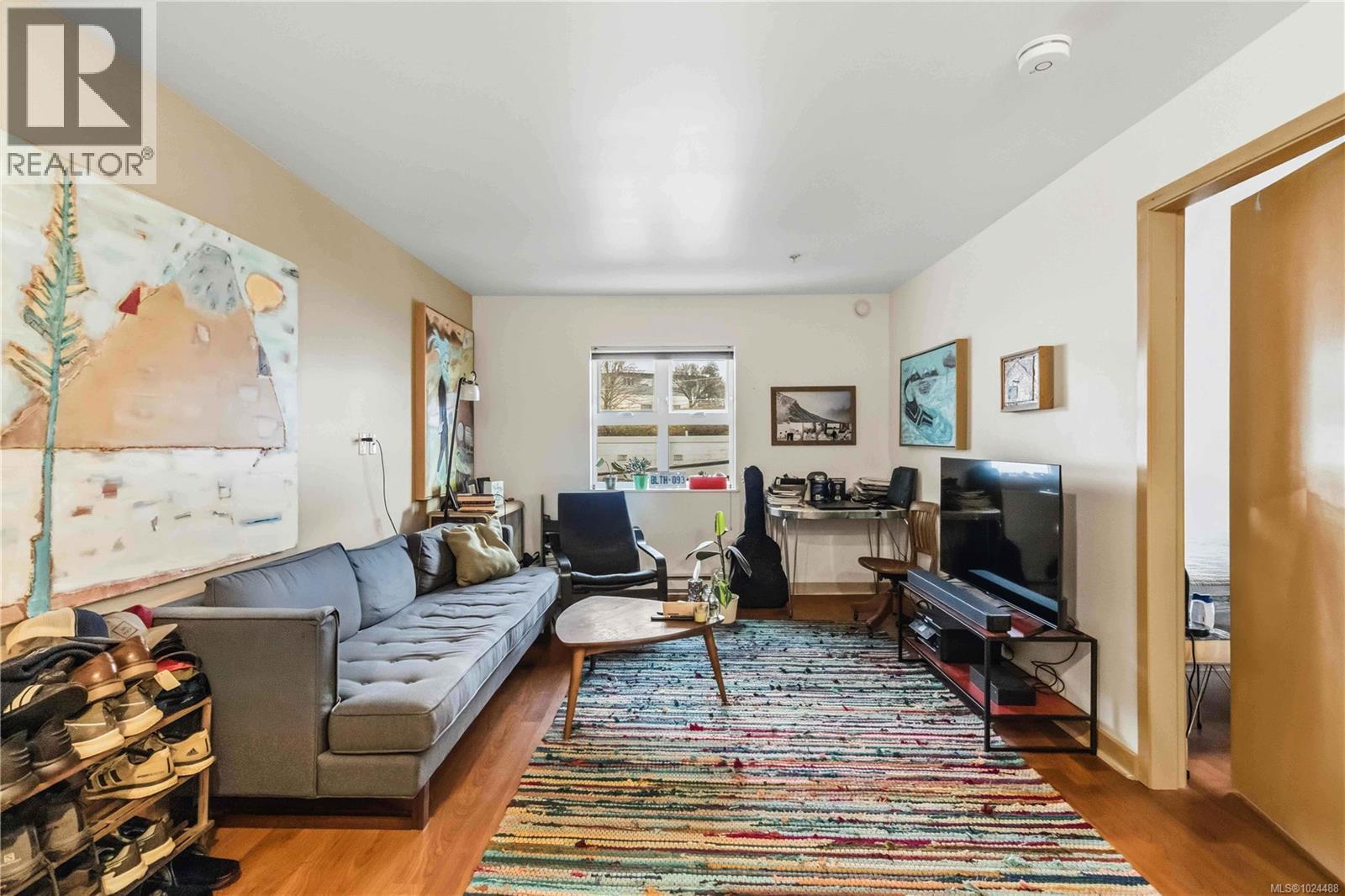 304 787 Tyee Rd, Victoria, British Columbia  V9A 7R5 - Photo 2 - 1024488