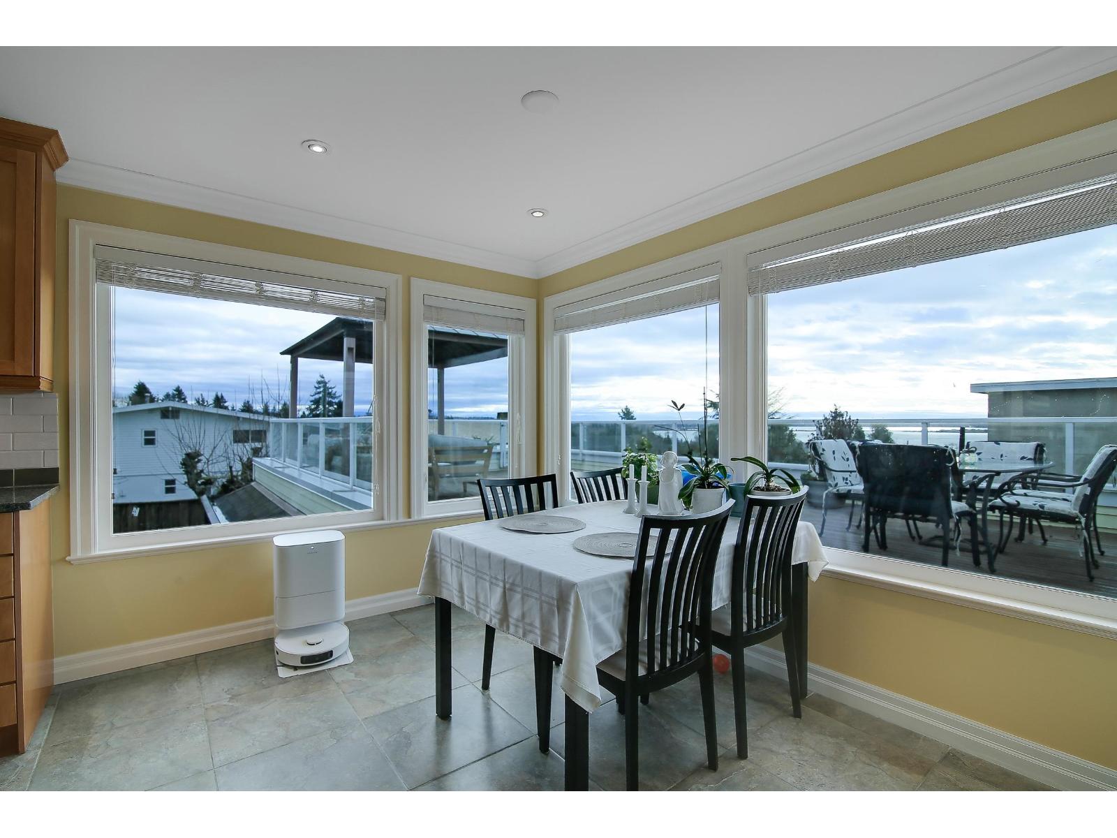 1050 Parker Street, White Rock, British Columbia  V4B 4R7 - Photo 2 - R3086294