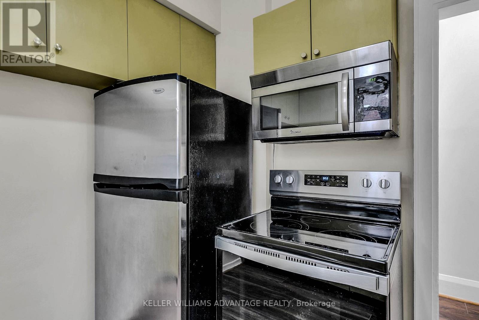 33 Whitehall Road, Toronto (Rosedale-Moore Park), Ontario  M4W 2C5 - Photo 13 - C12756114