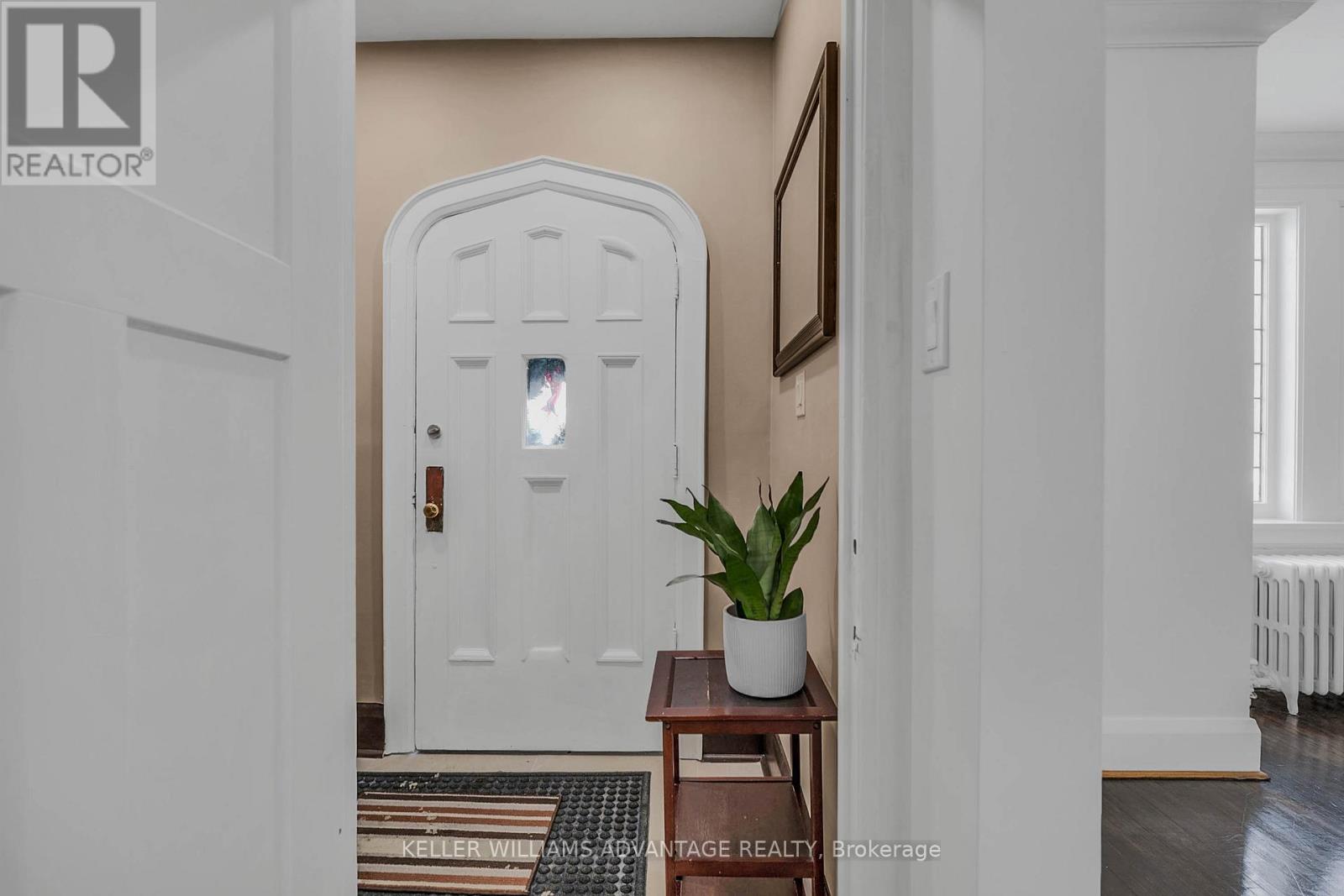 33 Whitehall Road, Toronto (Rosedale-Moore Park), Ontario  M4W 2C5 - Photo 3 - C12756114