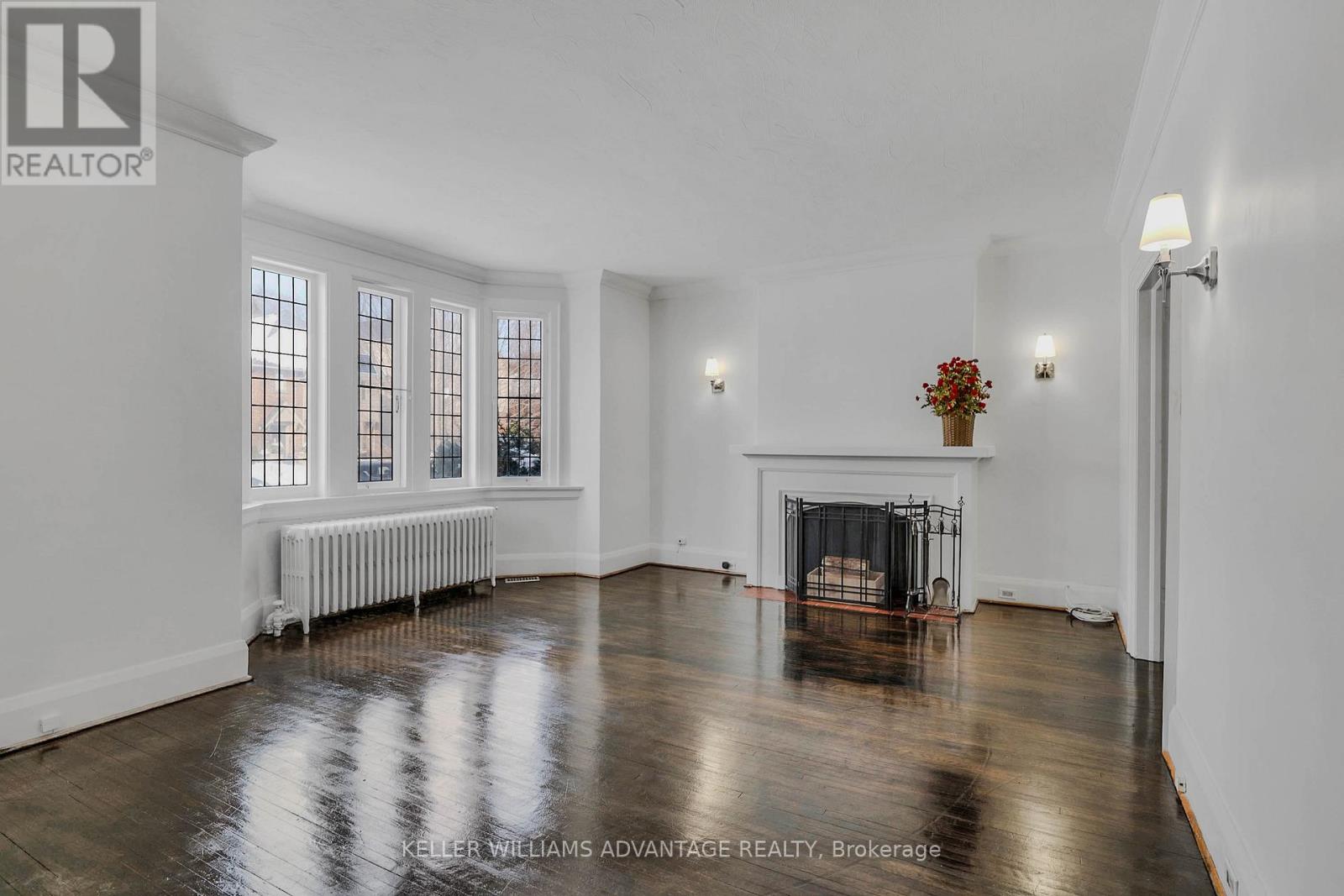 33 Whitehall Road, Toronto (Rosedale-Moore Park), Ontario  M4W 2C5 - Photo 5 - C12756114