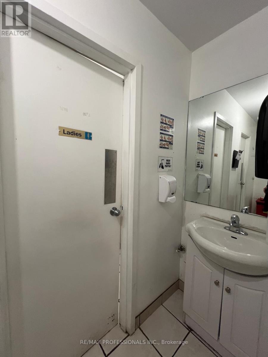 B - 130 North Queen Street, Toronto, Ontario  M8Z 2E4 - Photo 17 - W12756128