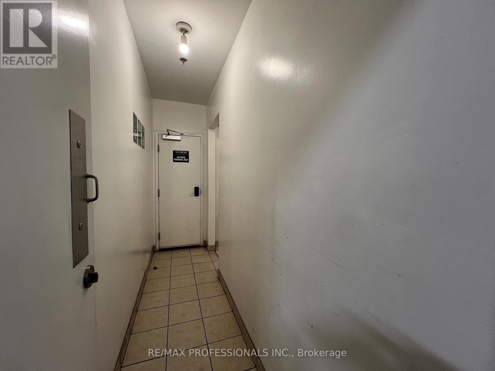 B - 130 North Queen Street, Toronto, Ontario  M8Z 2E4 - Photo 20 - W12756128