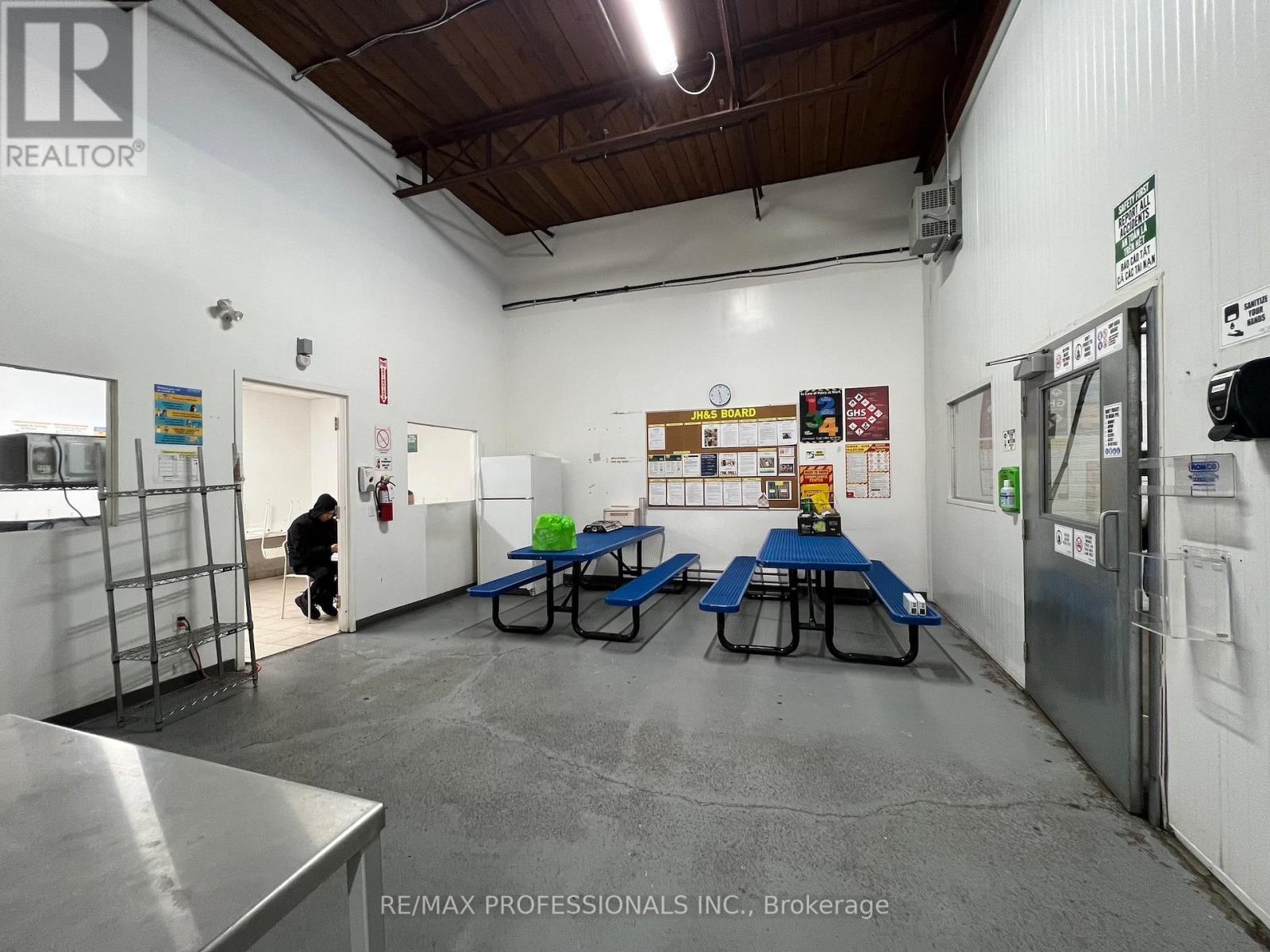 B - 130 North Queen Street, Toronto, Ontario  M8Z 2E4 - Photo 21 - W12756128